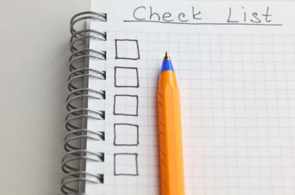 Checklist de préparation voyage sur smartphone, 5 réflexes assurance voyage Europe avant départ