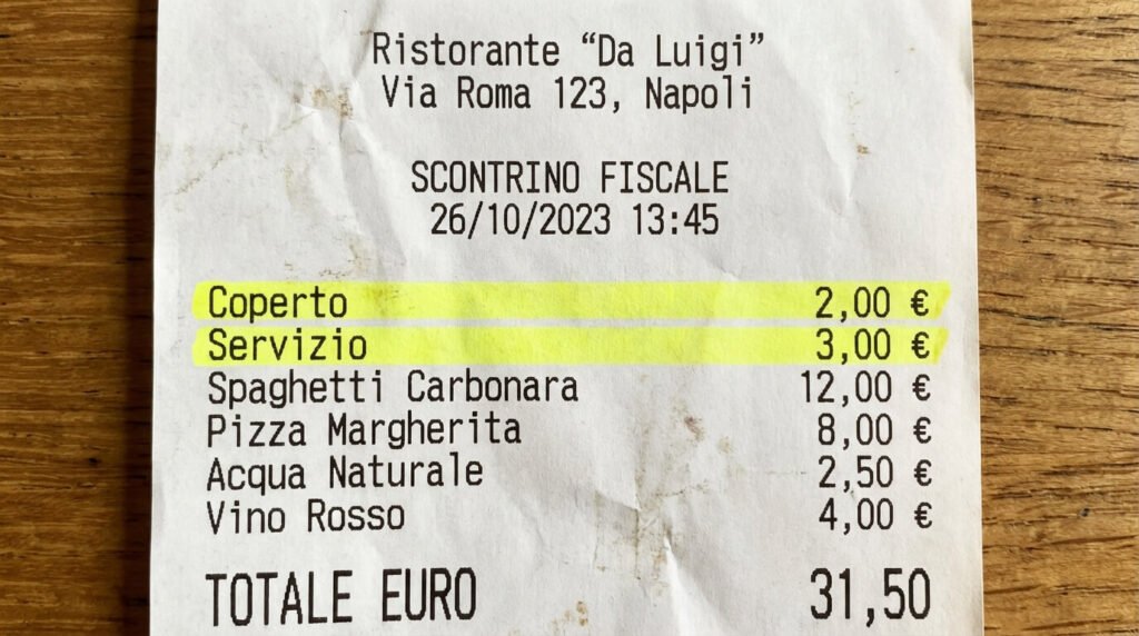Carte de restaurant italien avec mention coperto, frais à repérer avant de commander
