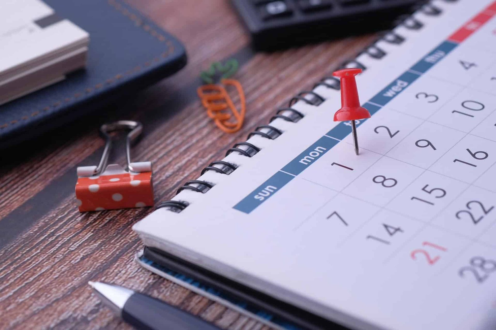 Calendrier avec une date entourée, fenêtre de réservation optimale pour des vols pas chers en 2026